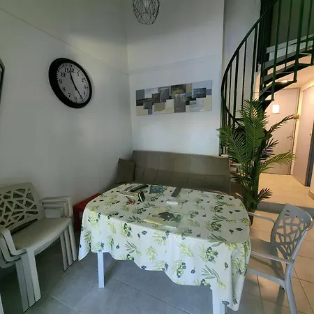 Mitoyenne Avec Piscine Et Parking Pour 4 Personnes - Fr-1-607-189 * Agde