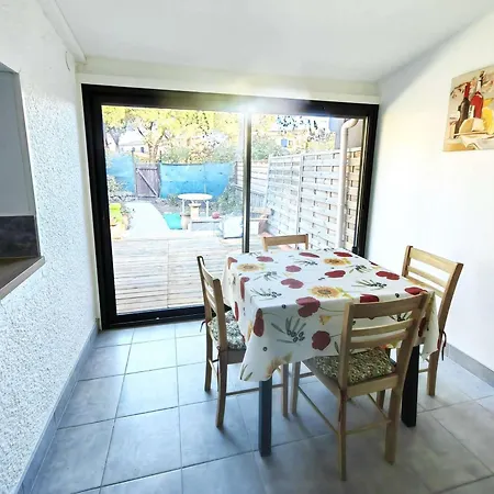 Mitoyenne Avec Piscine Et Parking Pour 4 Personnes - Fr-1-607-189 Willa