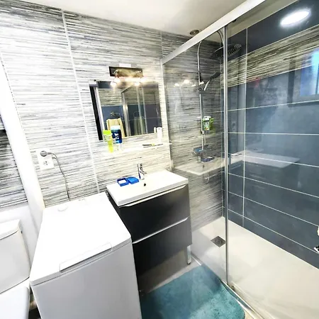 Mitoyenne Avec Piscine Et Parking Pour 4 Personnes - Fr-1-607-189 * Agde