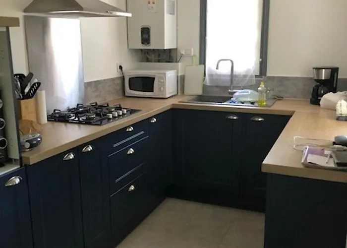 Mitoyenne Avec Piscine Et Parking Pour 4 Personnes - Fr-1-607-189 *