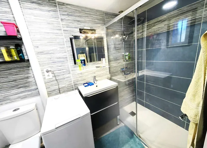 Mitoyenne Avec Piscine Et Parking Pour 4 Personnes - Fr-1-607-189 * Агд