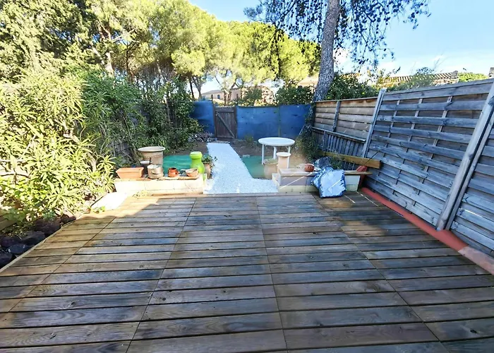 Mitoyenne Avec Piscine Et Parking Pour 4 Personnes - Fr-1-607-189 Вилла Агд